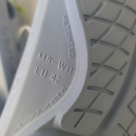 OOFOS Ooriginal Thong Sandals - Picture 6 of 8